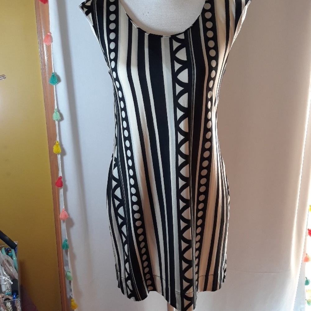 Dress - Picture 4 of 4